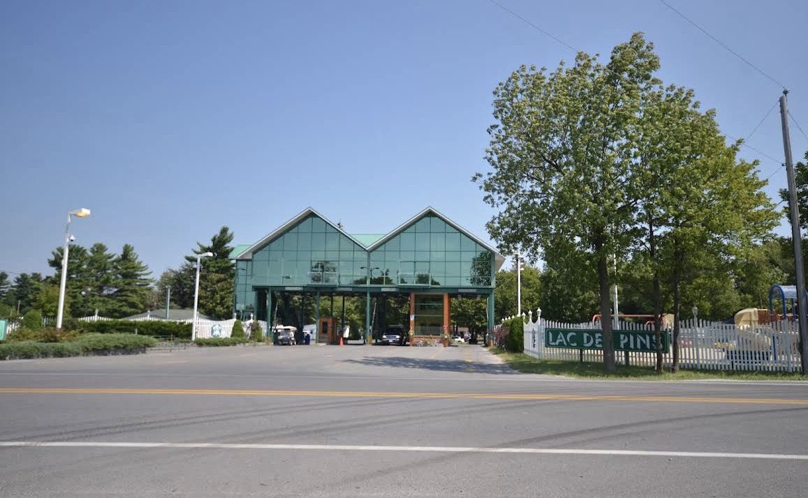 Emplacement 3 services avec égout